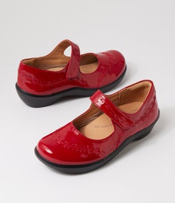GUMMIBEAR W ZR DK RED PATENT LEATHER