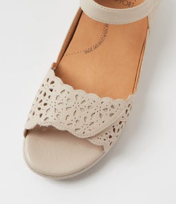 DUSTY W ZR ALMOND LEATHER
