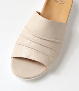 ELIJA XW ZR ALMOND LEATHER