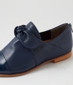 OFUS XF ZR NAVY PATENT LEATHER