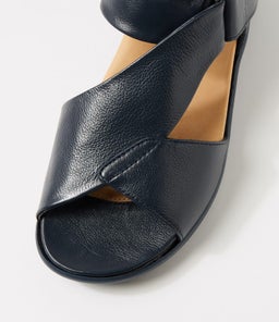 NAZLY2 XW ZR NAVY LEATHER