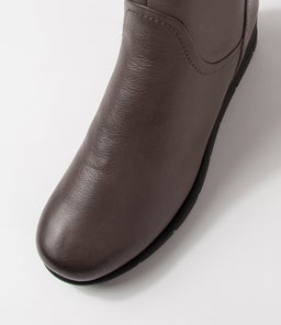 MILLAN SU DK GREY LEATHER